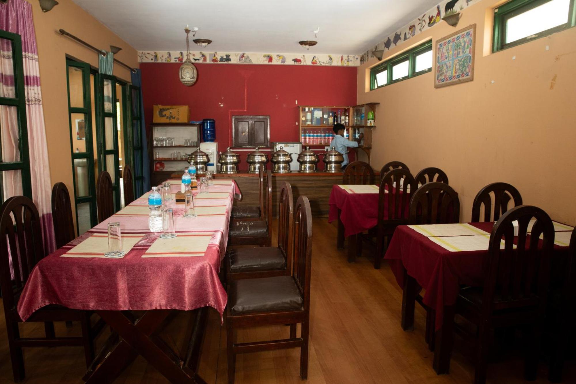 Wild Horizons Guest House Sauraha Luaran gambar