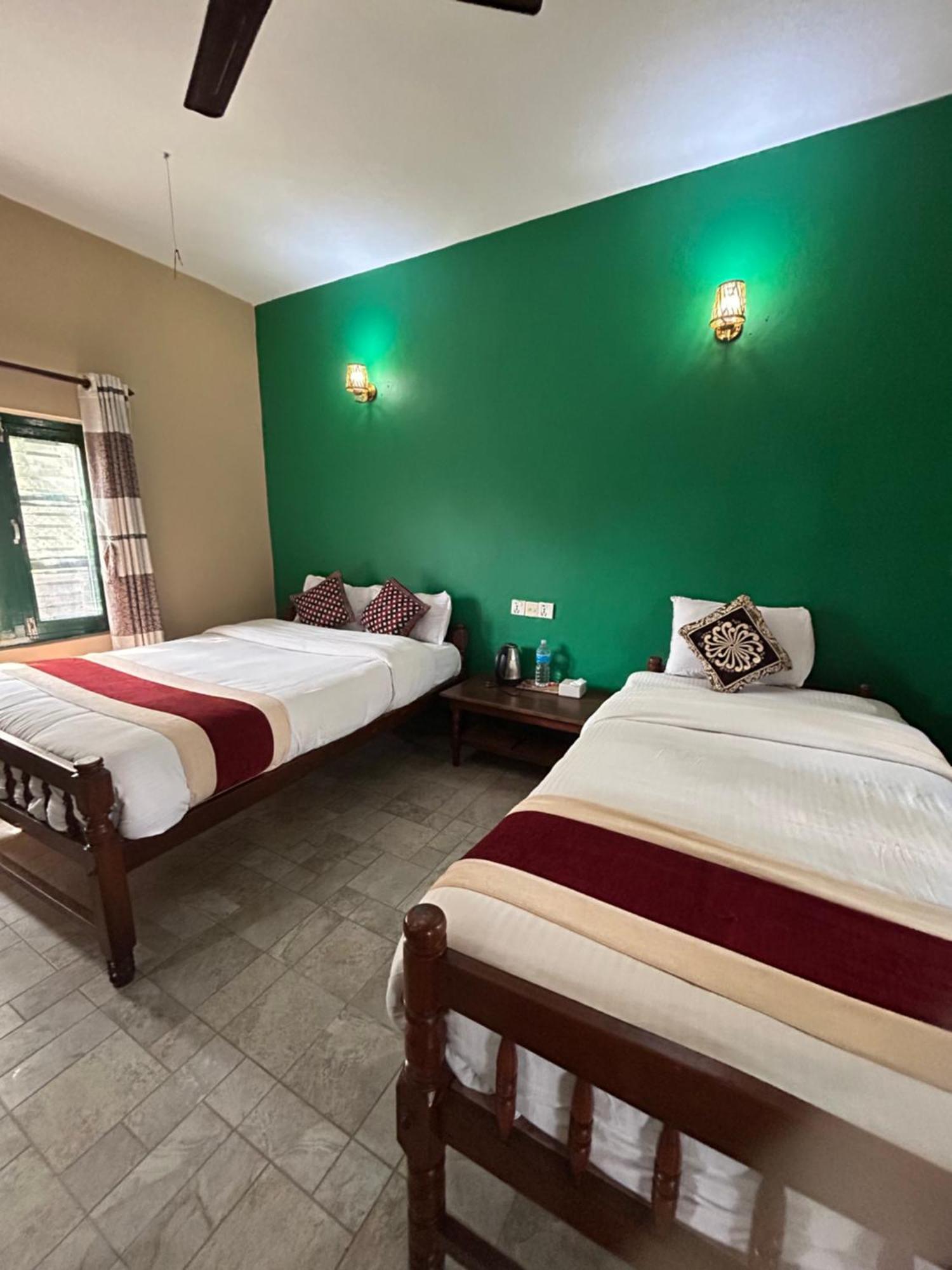 Wild Horizons Guest House Sauraha Luaran gambar
