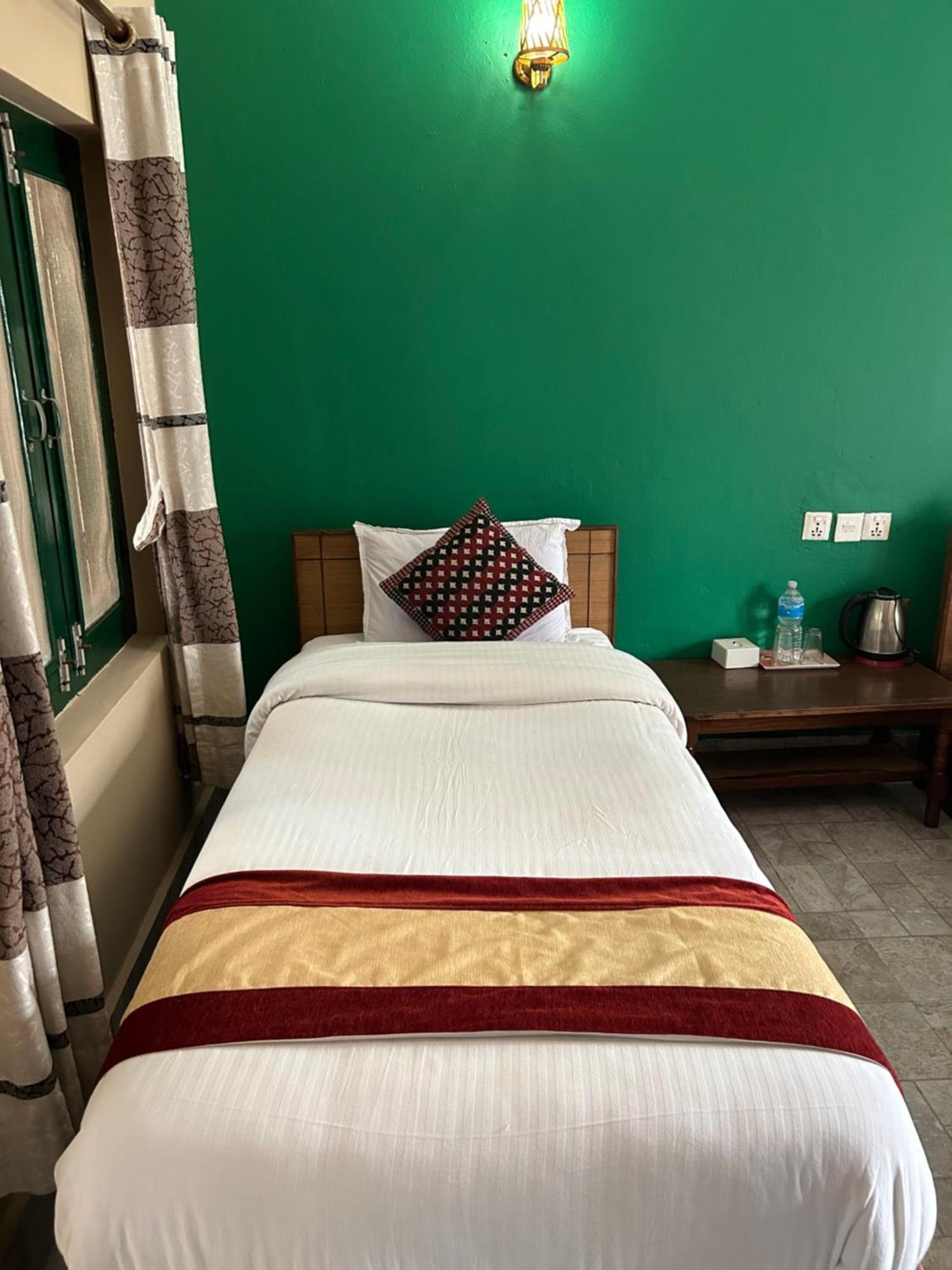 Wild Horizons Guest House Sauraha Luaran gambar