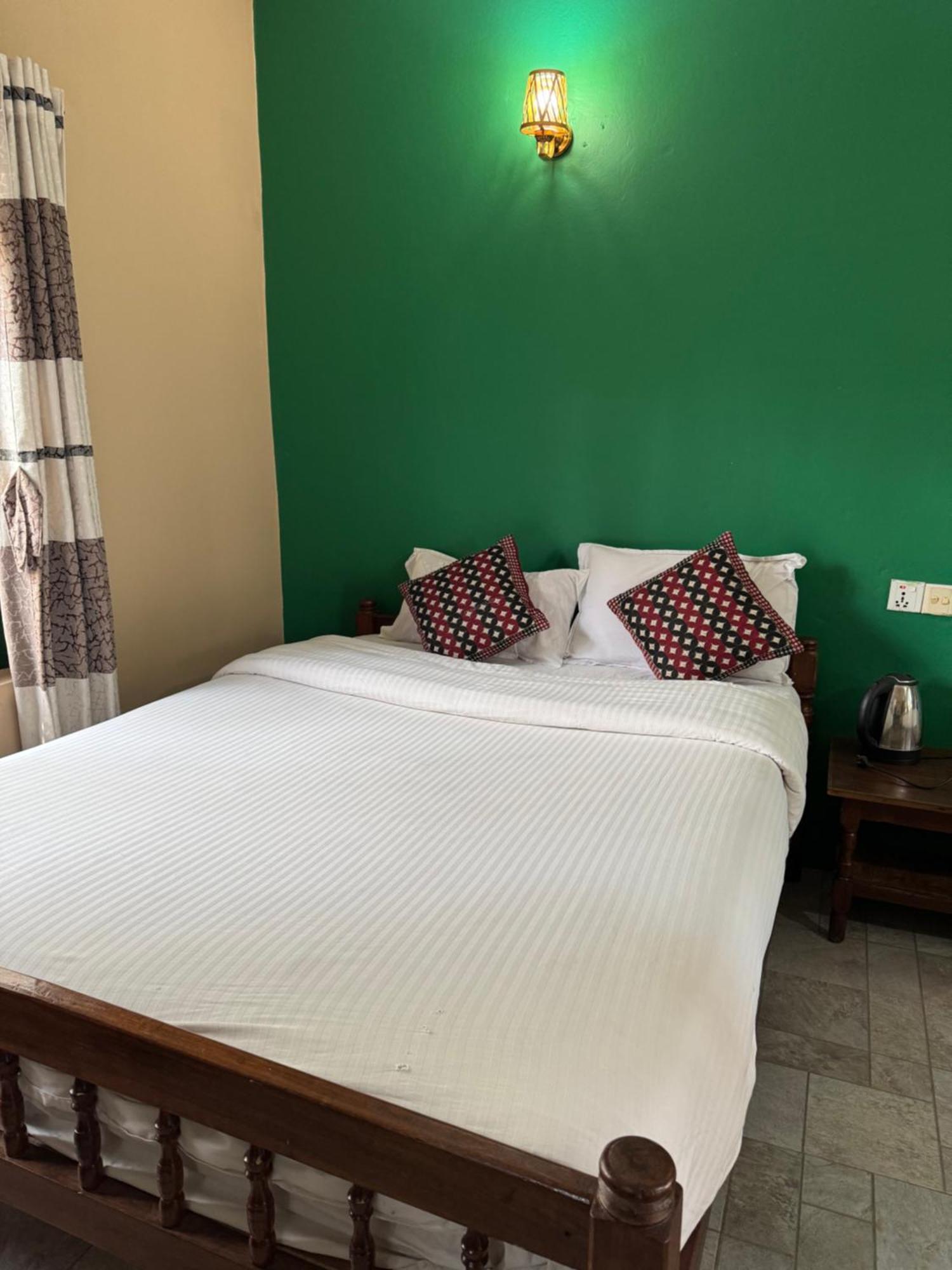 Wild Horizons Guest House Sauraha Luaran gambar