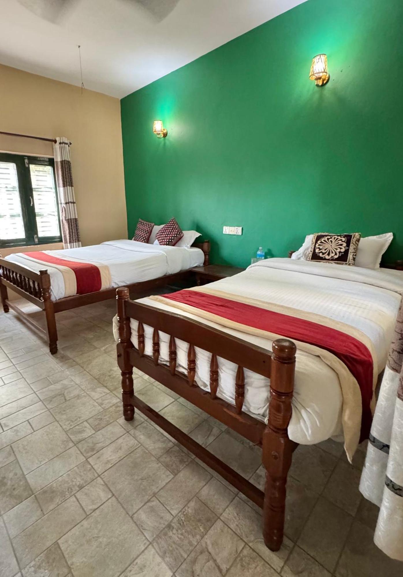 Wild Horizons Guest House Sauraha Luaran gambar